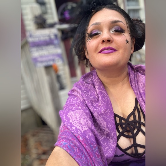 Meet your Posher, Olivia - Picture 2 of 6